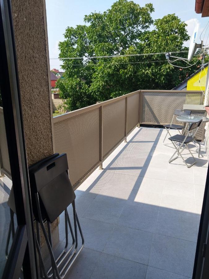 Alisa Apartments Kostomlaty nad Labem エクステリア 写真